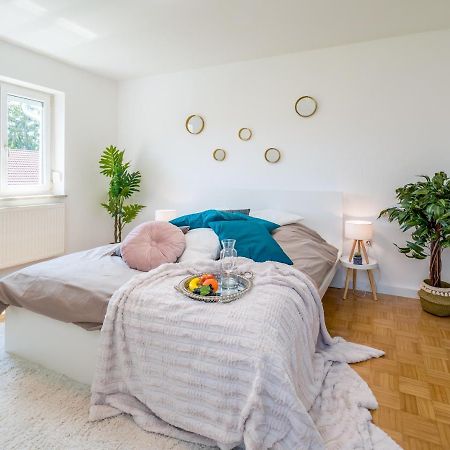 EG Links-Wunderschöne 70m große 2-Zimmer City Wohnung nähe Salzburg Freilassing Exterior foto