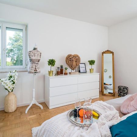 EG Links-Wunderschöne 70m große 2-Zimmer City Wohnung nähe Salzburg Freilassing Exterior foto