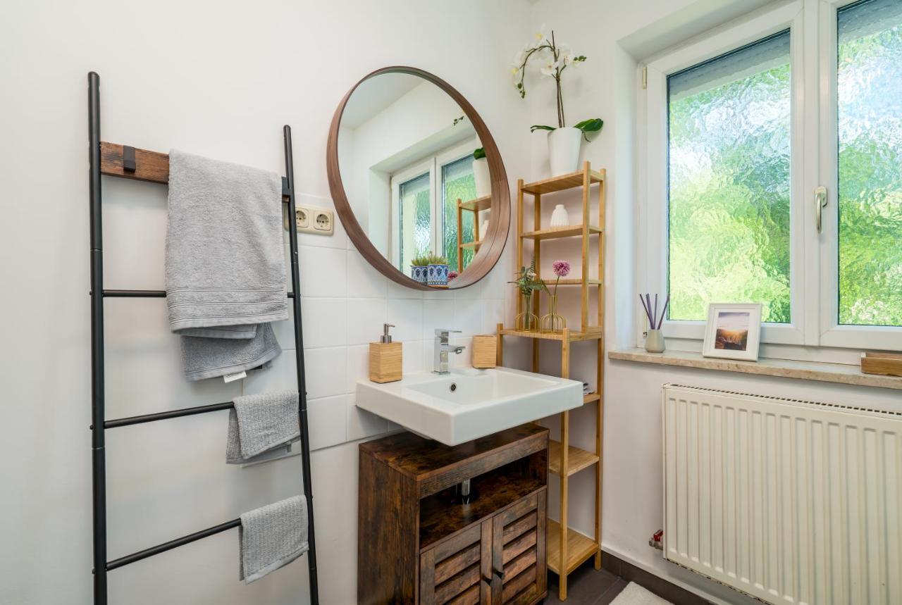 EG Links-Wunderschöne 70m große 2-Zimmer City Wohnung nähe Salzburg Freilassing Exterior foto