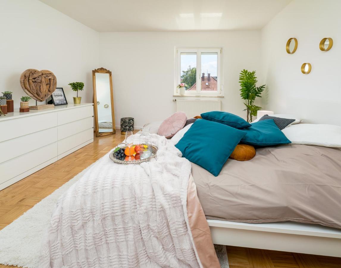 EG Links-Wunderschöne 70m große 2-Zimmer City Wohnung nähe Salzburg Freilassing Exterior foto