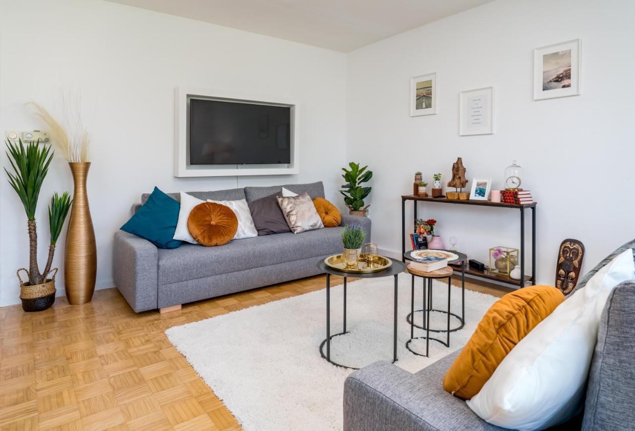 EG Links-Wunderschöne 70m große 2-Zimmer City Wohnung nähe Salzburg Freilassing Exterior foto