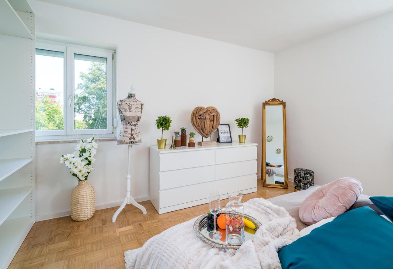 EG Links-Wunderschöne 70m große 2-Zimmer City Wohnung nähe Salzburg Freilassing Exterior foto
