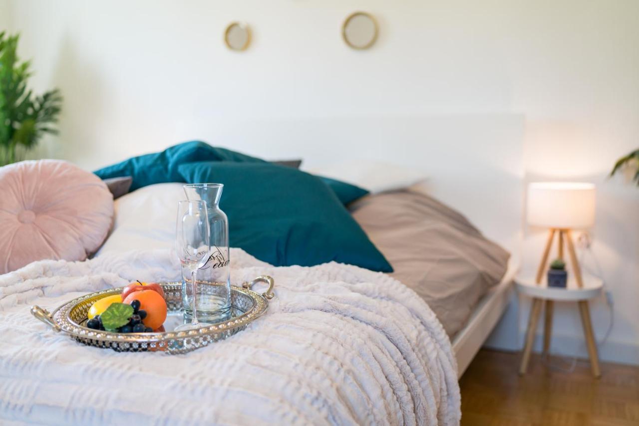 EG Links-Wunderschöne 70m große 2-Zimmer City Wohnung nähe Salzburg Freilassing Exterior foto