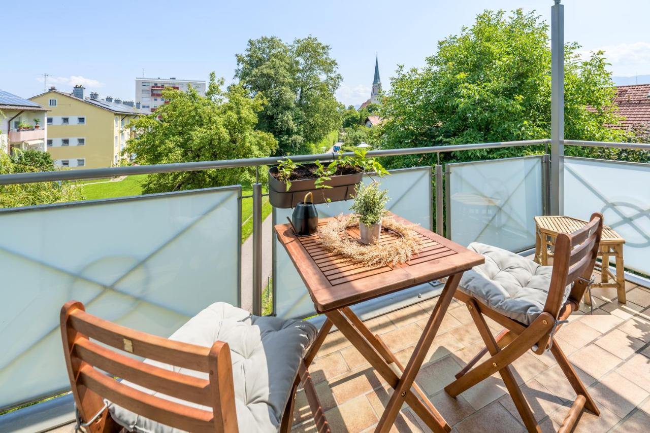 EG Links-Wunderschöne 70m große 2-Zimmer City Wohnung nähe Salzburg Freilassing Exterior foto